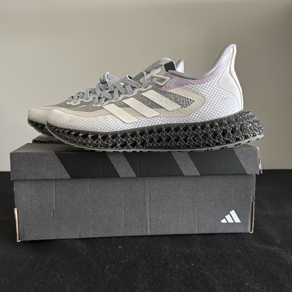 Adidas running shoes (HP3204)
Women’s size 9 - Picture 1 of 7